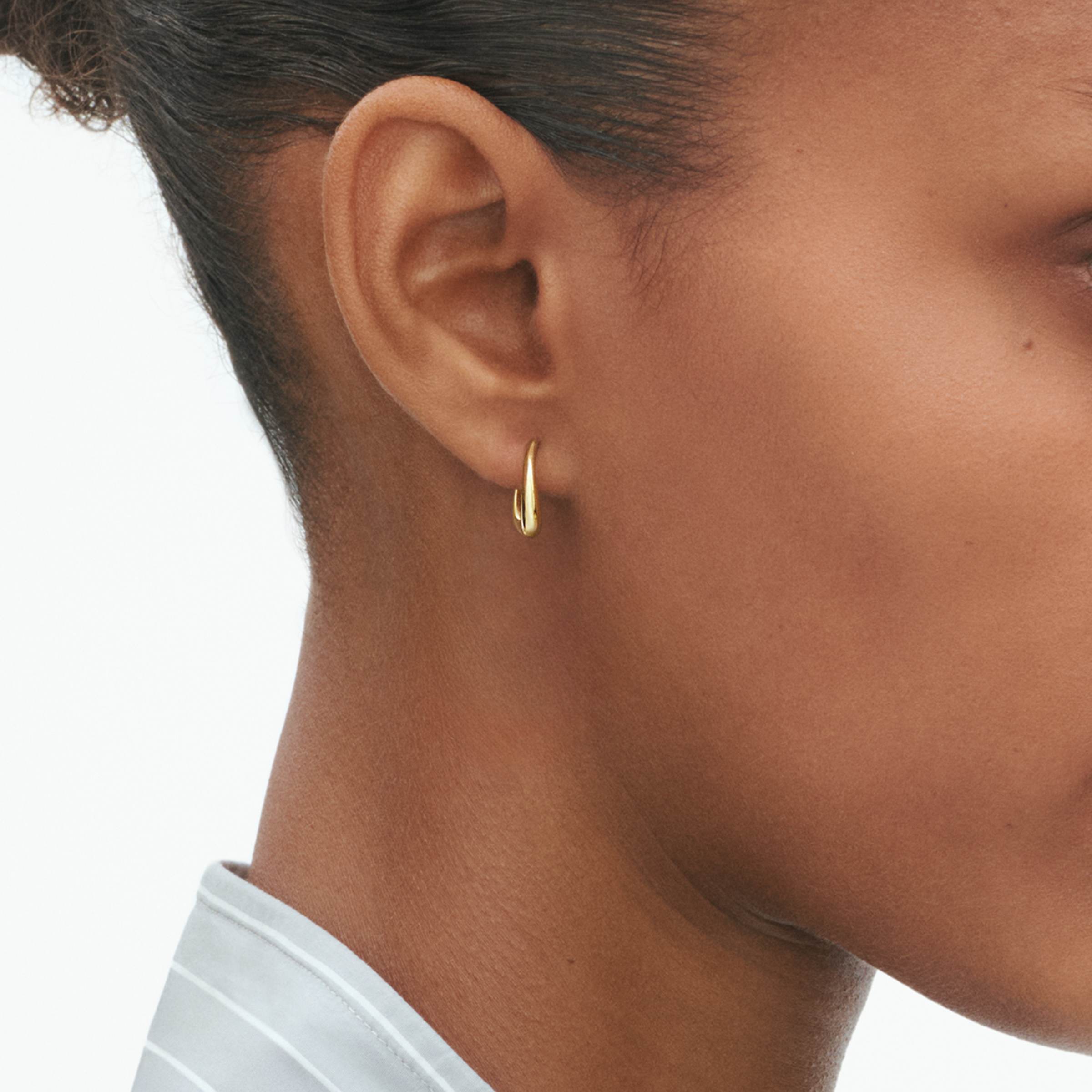 Georg Jensen Offspring three element örhängen i 18k guld med diamanter på modell 04 hos Herr & Fru Lohse